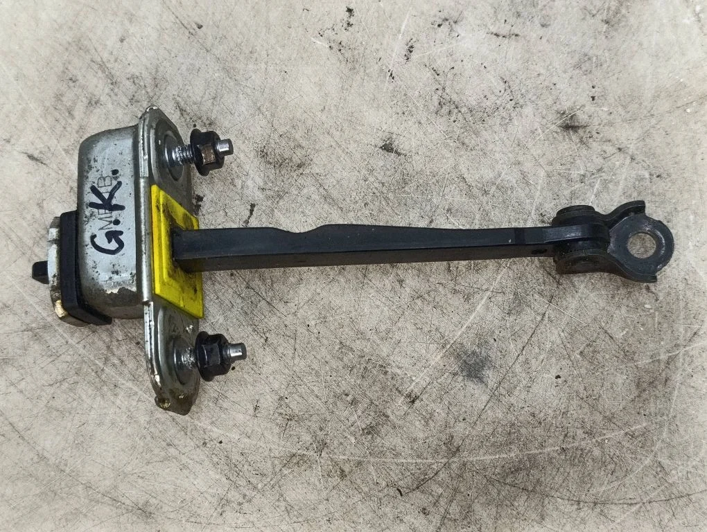 Rear door check strap stopper – Hyundai i40 (2011-)