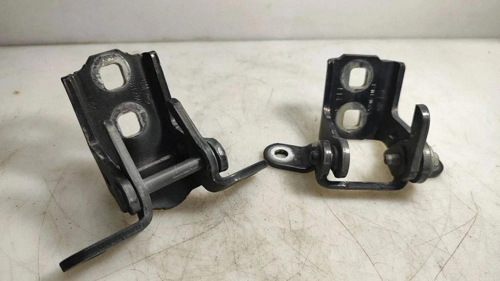 Tagaukse hingede komplekt – Opel Insignia A (2008-2017)