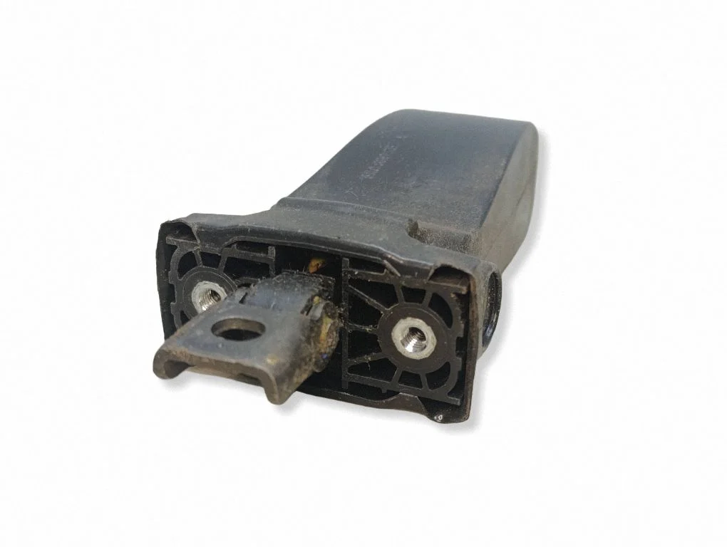 Rear door check strap stopper – Skoda Octavia Mk3 (5E) (2013-2019)