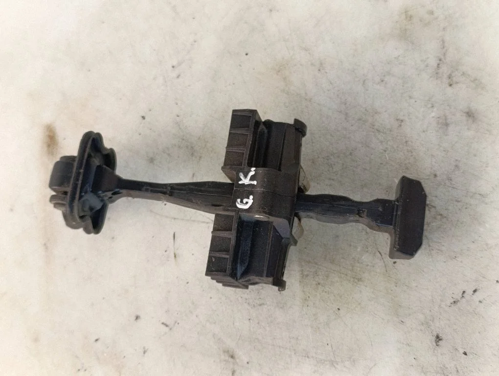 Rear door check strap stopper – Volkswagen T-Cross (2016-)