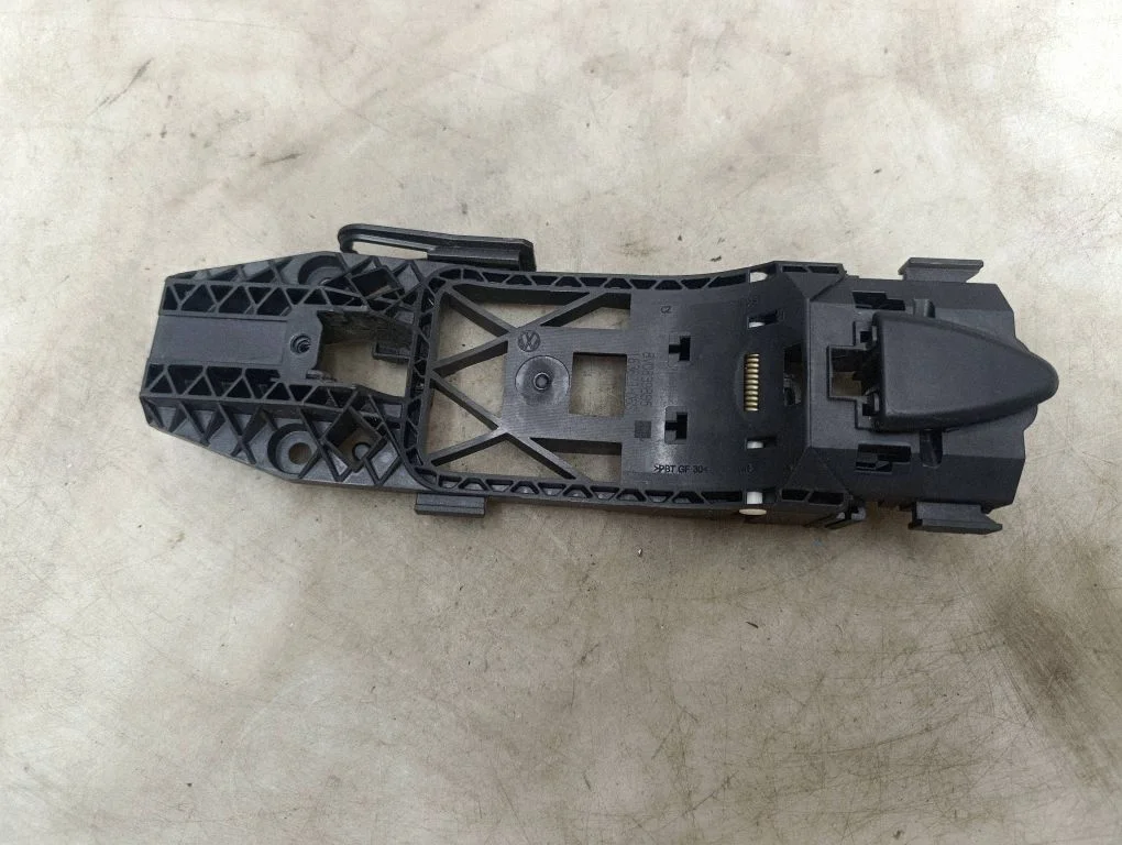 Tagaukse välimine käepide 8V0839885