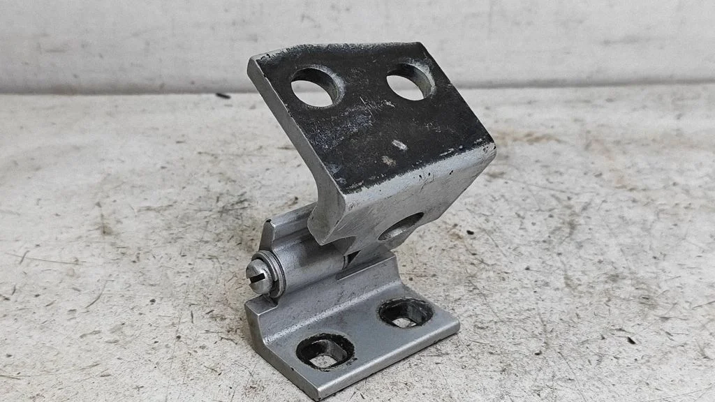 Rear door upper hinge – BMW X5 E53 (1999-2006)