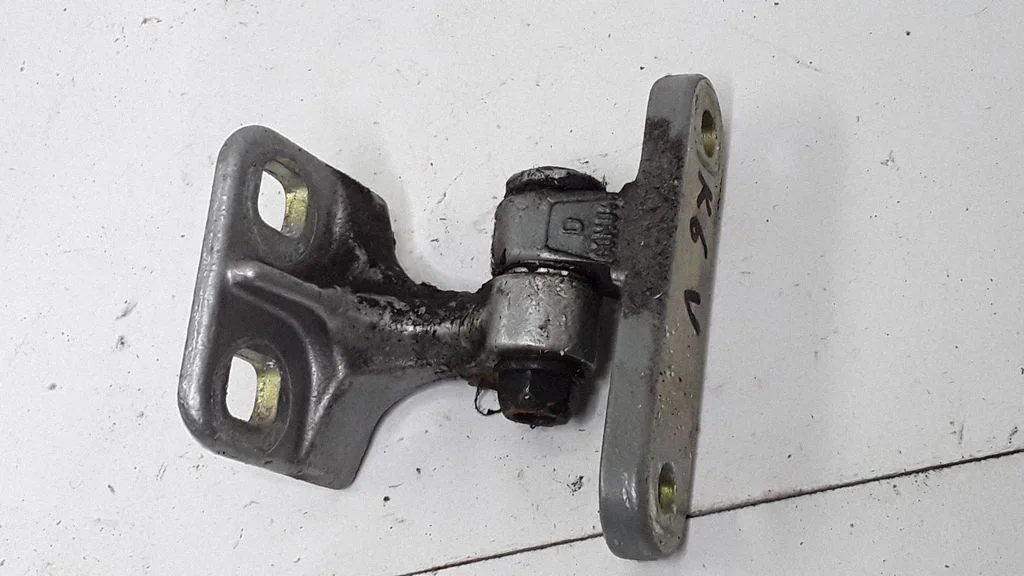 Rear door upper hinge – Mercedes-Benz A-Class W168 (1997-2004)