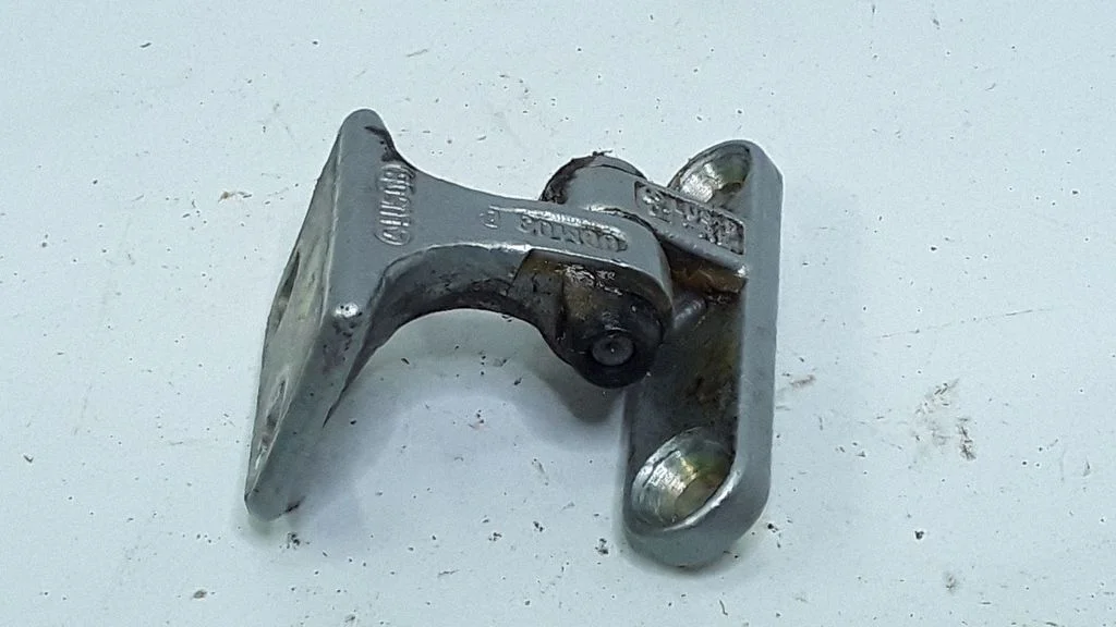 Rear door upper hinge – Mercedes-Benz A-Class W168 (1997-2004)