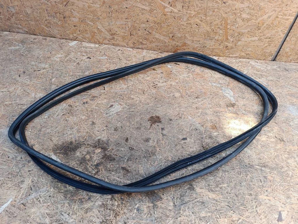 Rear door rubber seal (on body) 5J7867367
