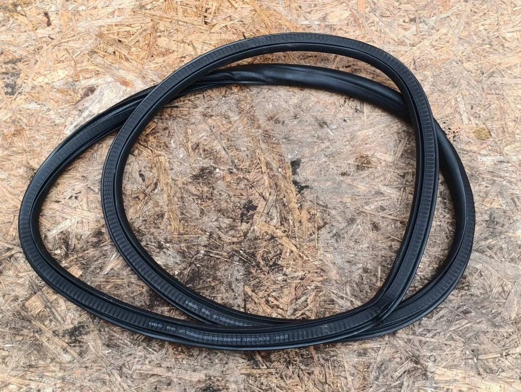 Tagaukse tihend (kere pool) – Opel Astra J (2010-2015)