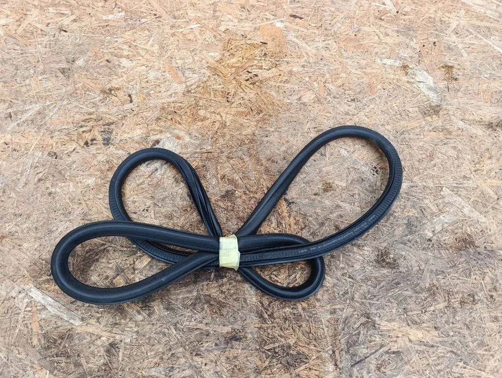 Tagaukse tihend (kere pool) – Opel Astra J (2010-2015)