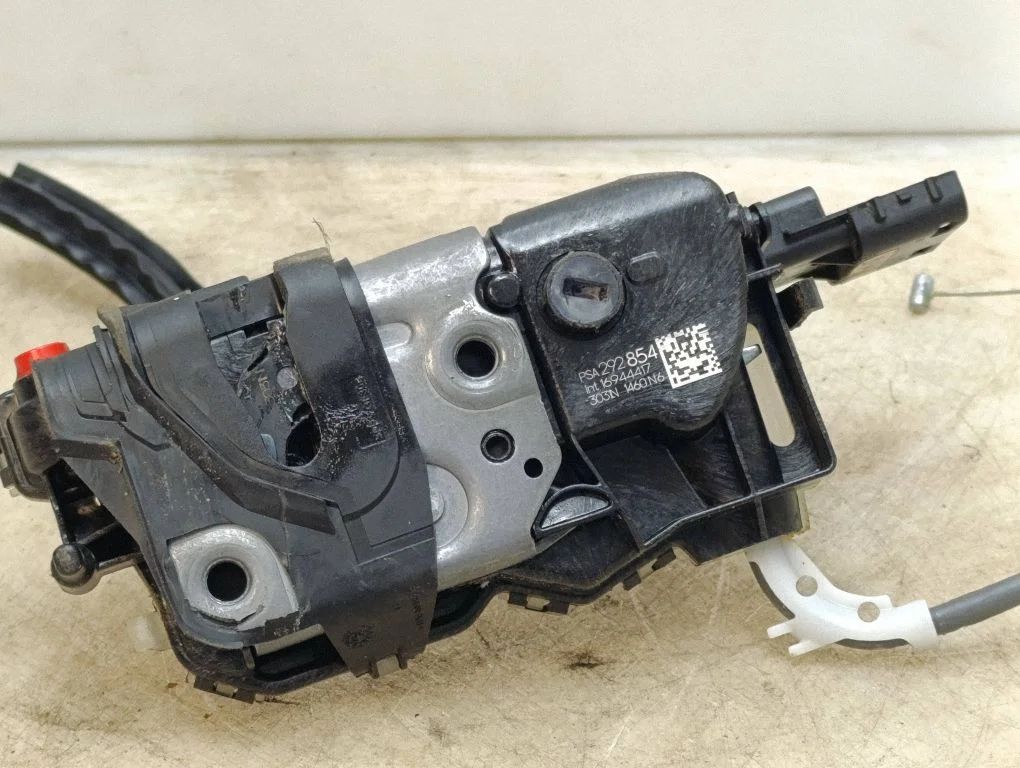 Rear door lock PSA292854