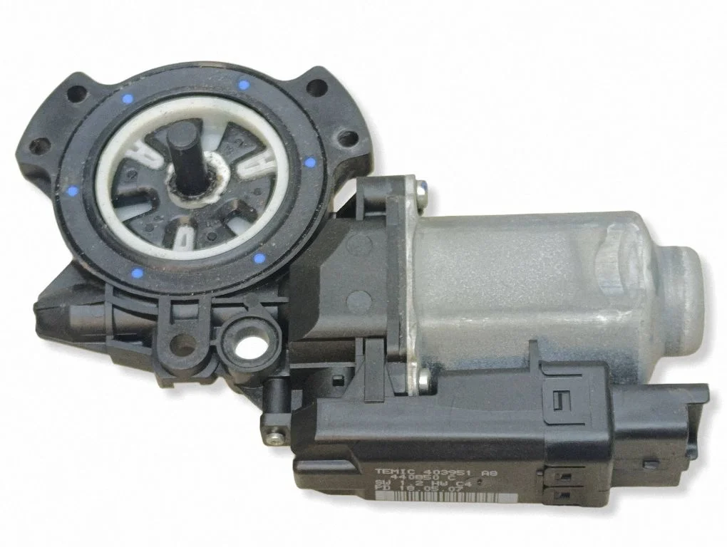 Rear door window regulator motor – KIA Ceed (2006-2012)