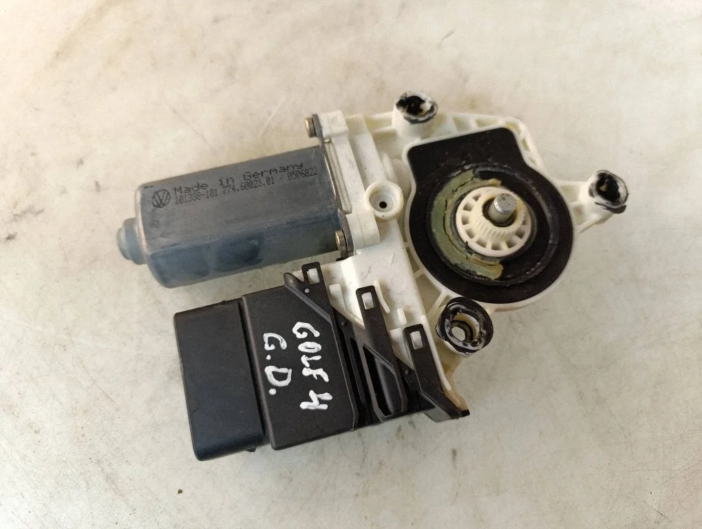 Rear door window regulator motor – Volkswagen Golf IV (1998-2005)