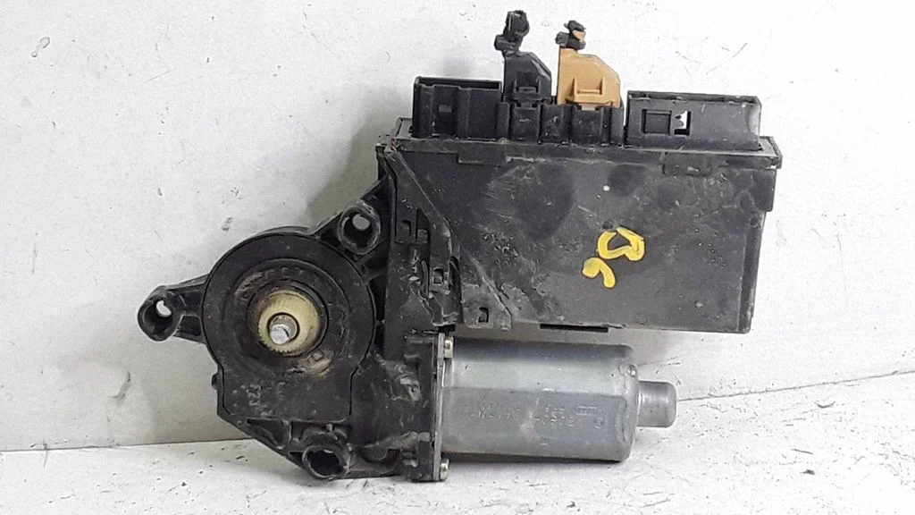 Rear door window regulator motor – Audi A4 S4 B6 8E 8H (2001-2005)