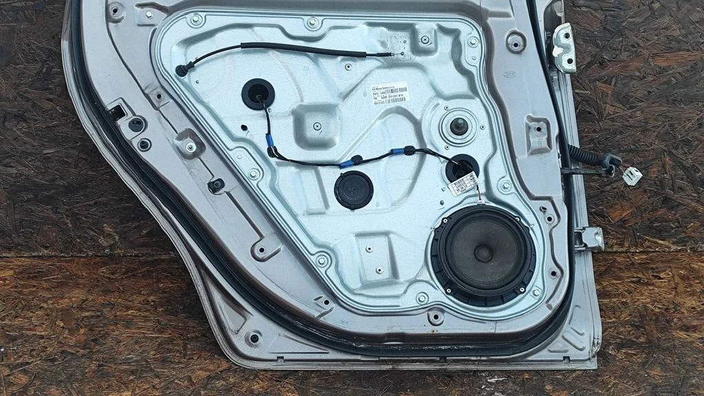Podnośnik szyby tylnej mechaniczny (ręczny) – KIA Ceed (2006-2012)
