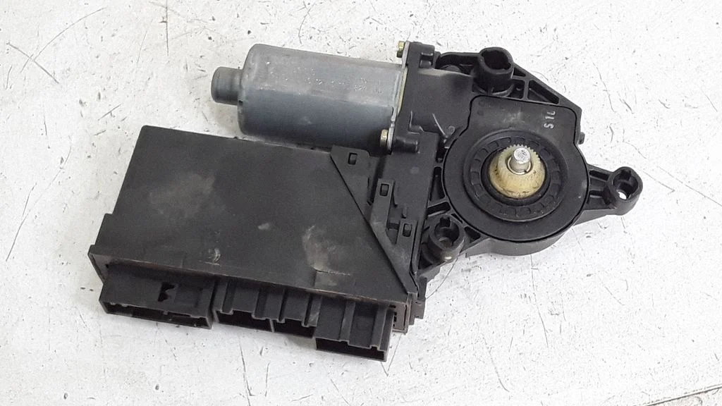 Rear door window regulator motor – Audi A4 S4 B6 8E 8H (2001-2005)