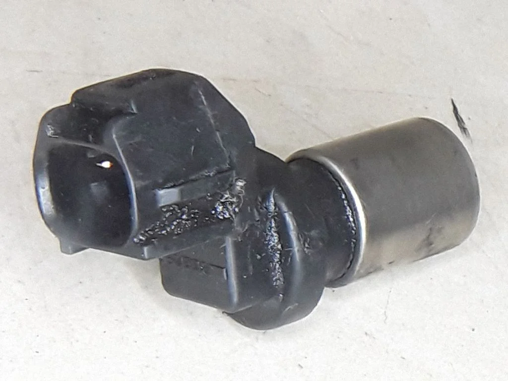 Czujnik obrotów wałka rozrządu – Toyota Corolla Verso E121 (2001-2004)