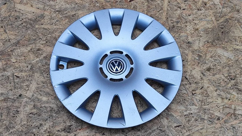 R16 wheel hub/cap/trim – BMW 1 Series E81 E87 (2004-2011)