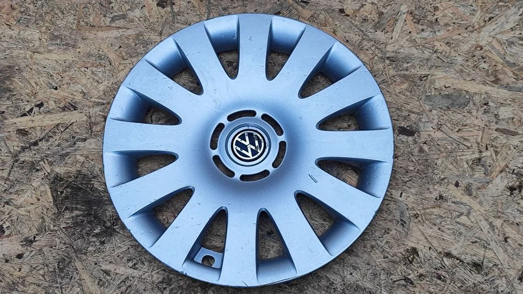 R16 wheel hub/cap/trim – BMW 1 Series E81 E87 (2004-2011)