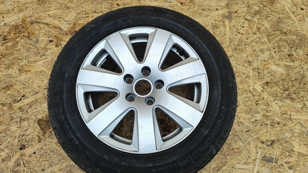 R16 varuratas 4F0601025AJ