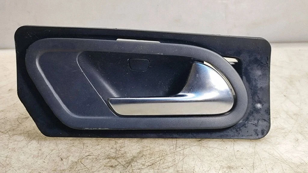 Esiukse sisemine käepide – Volkswagen Eos (2006-2010)