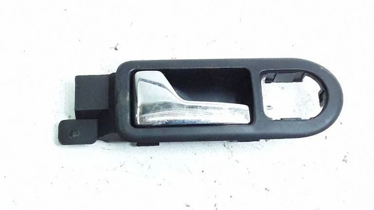 Esiukse sisemine käepide – Volkswagen Passat B5 (1997-2000)