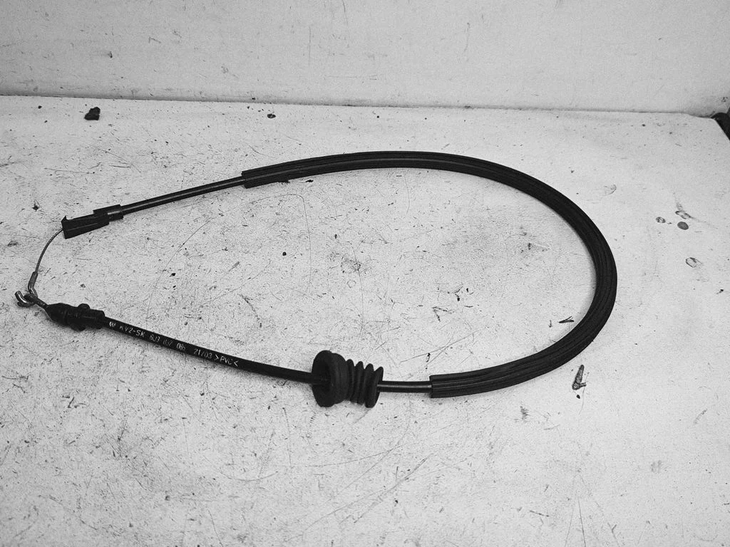 Front door cable line – Volkswagen Polo (2002-2005)