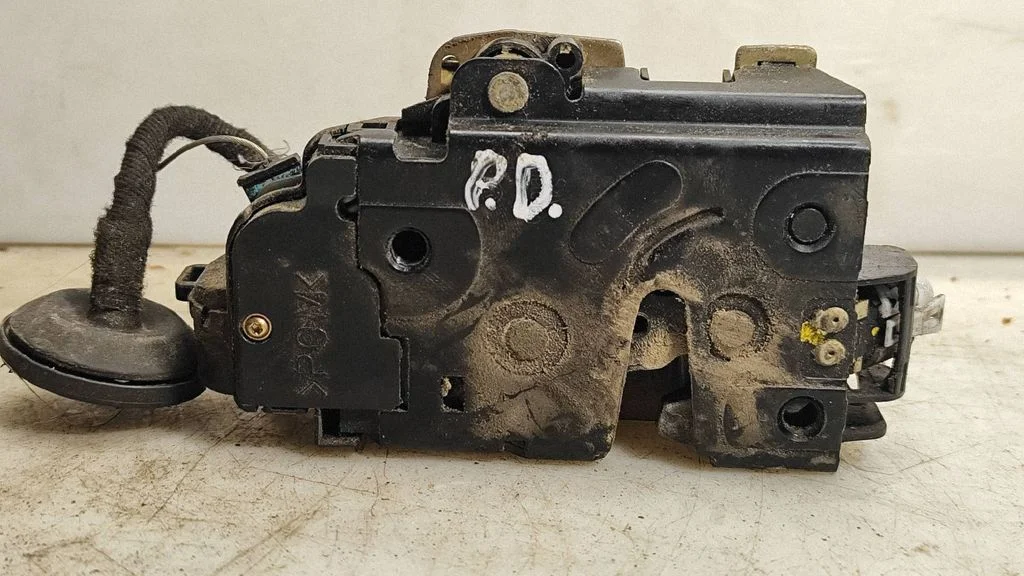 Front door lock – Volkswagen Golf IV (1998-2005)