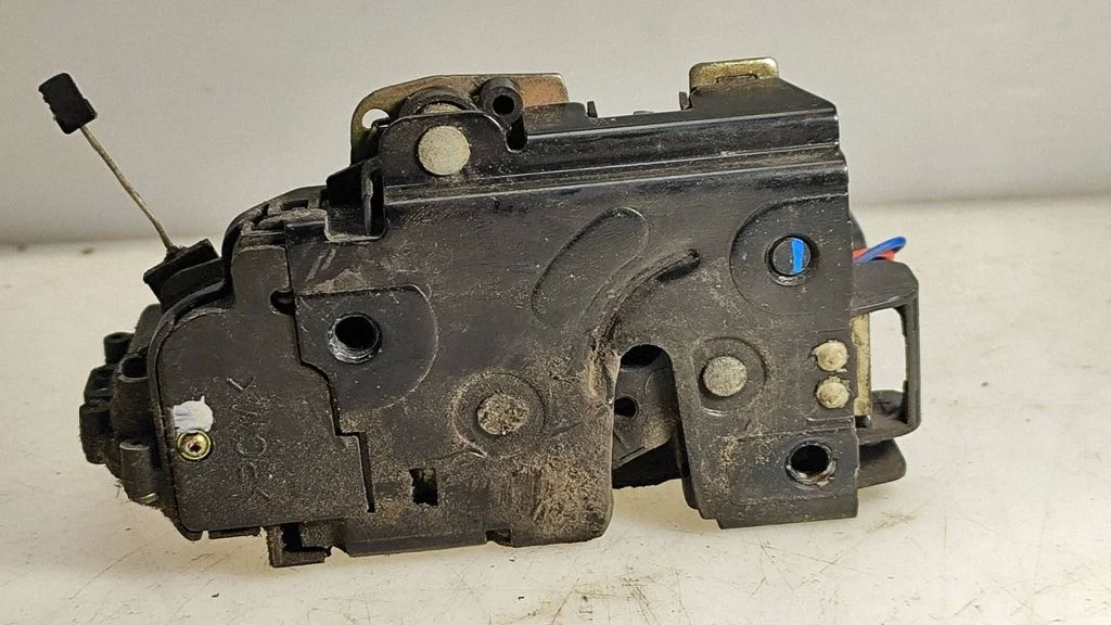 Front door lock – Volkswagen New Beetle (1998-2010)