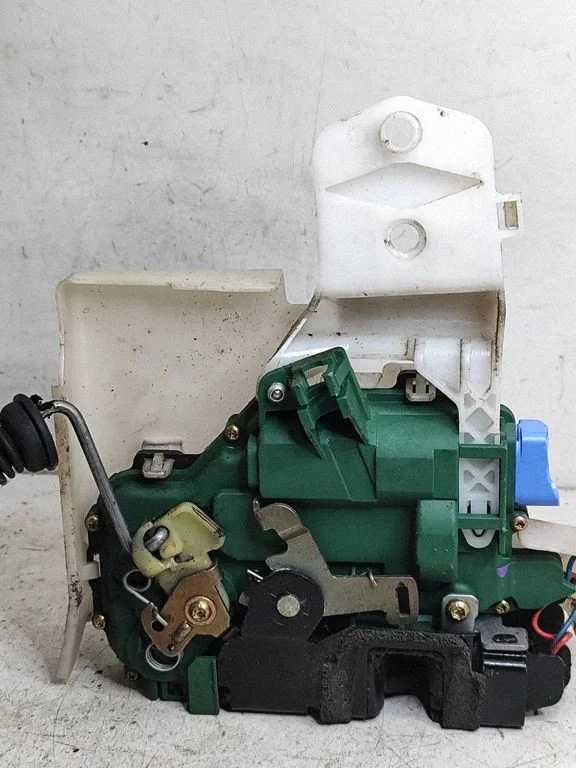 Front door lock – Volkswagen Polo (2002-2005)