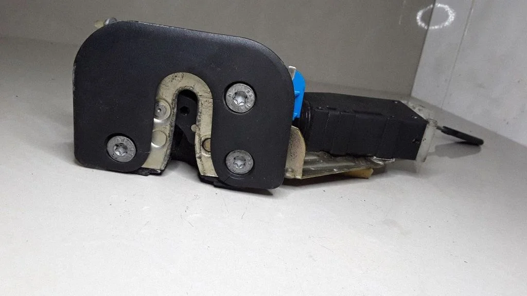 Front door lock – Saab 9-3 Ver1 (1998-2005)