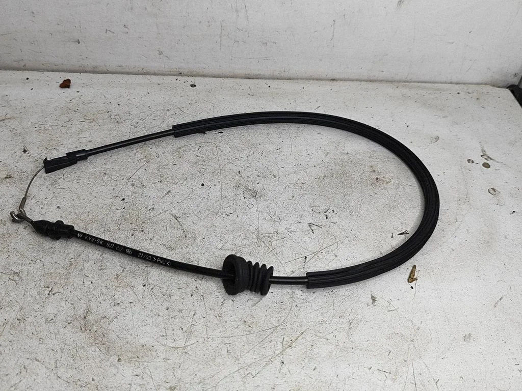 Front door cable line – Volkswagen Polo (2002-2005)