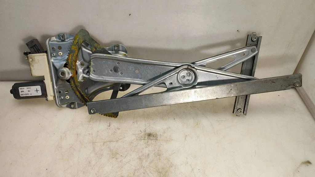 Front door window regulator with motor 6981005050