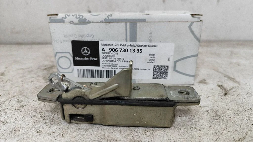 Sliding door lock – Mercedes-Benz Sprinter W906 (2006-2018)