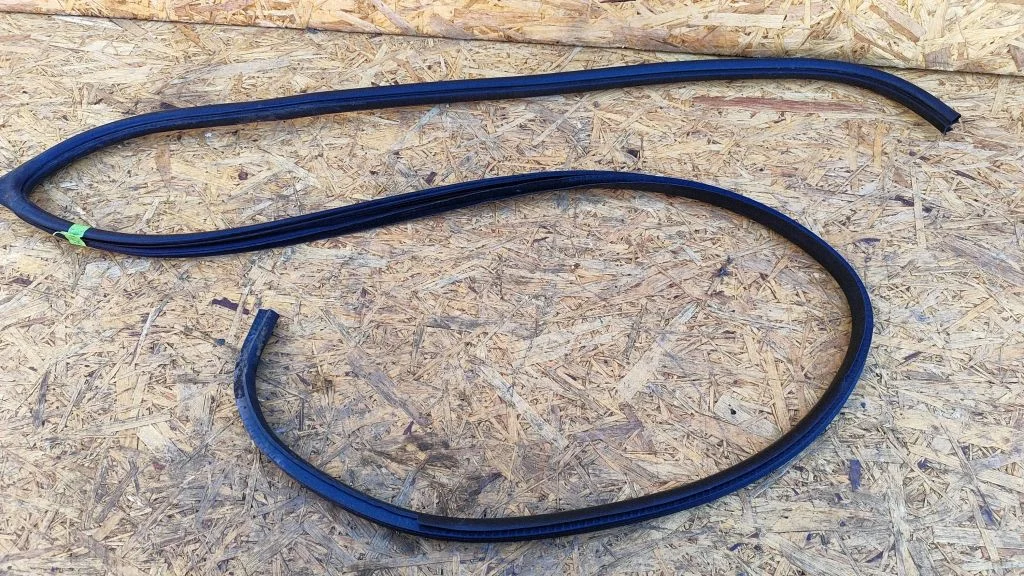 Sliding door rubber seal – Nissan Murano Z50 (2002-2008)