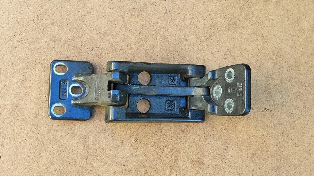 Loading door lower hinge – Mercedes-Benz Sprinter W906 (2006-2018)