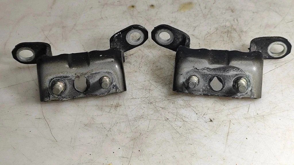 Loading door hinge set