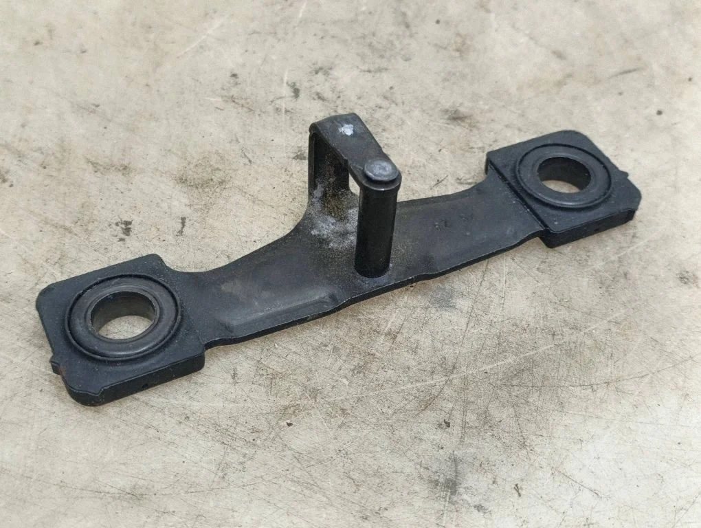 Loading door lock loop/hook striker 8V0827507K