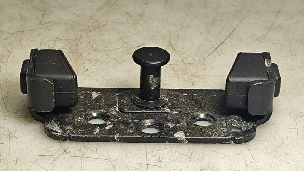 Loading door lock loop/hook striker – BMW 3 Series E90 E91 (2005-2012)
