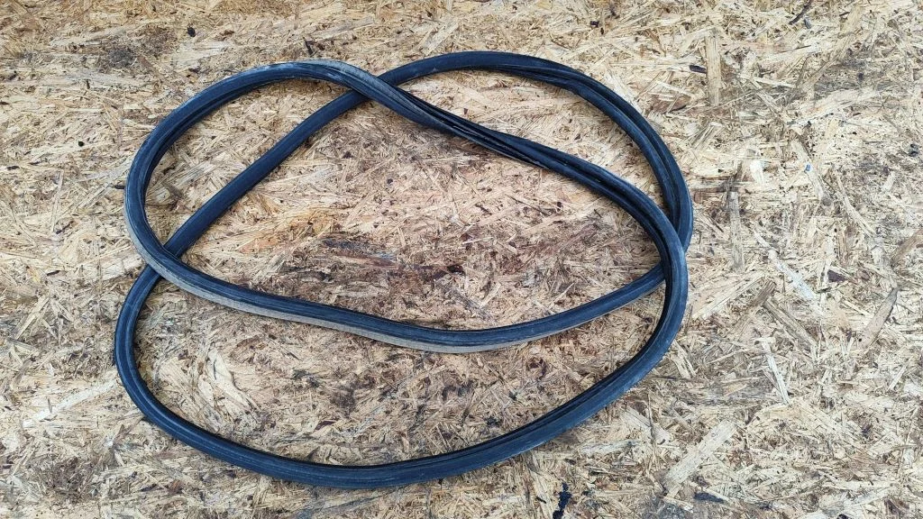 Loading door rubber seal (on body)