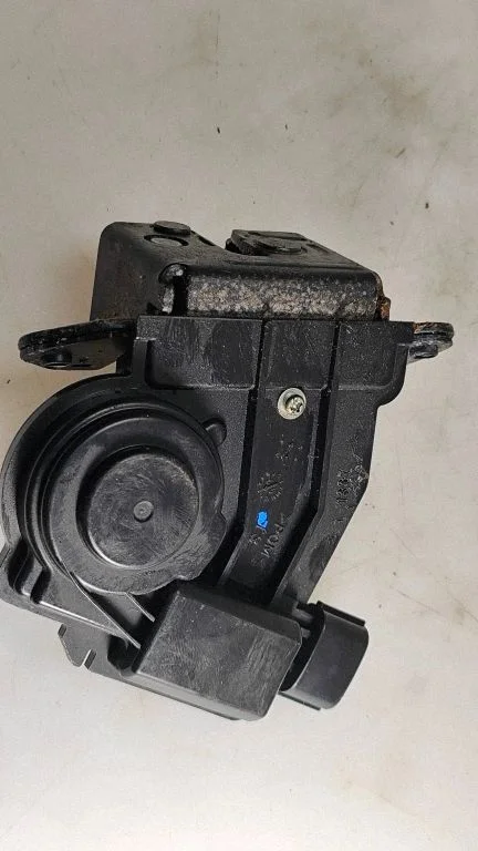 Loading door lock – Toyota Auris 150 (2006-2012)