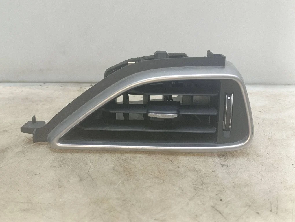 Dashboard side air vent grill/cover trim 09468005