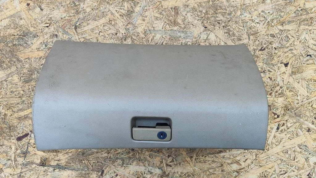 Glove box lid/cover – Toyota Avensis T250 (2003-2006)
