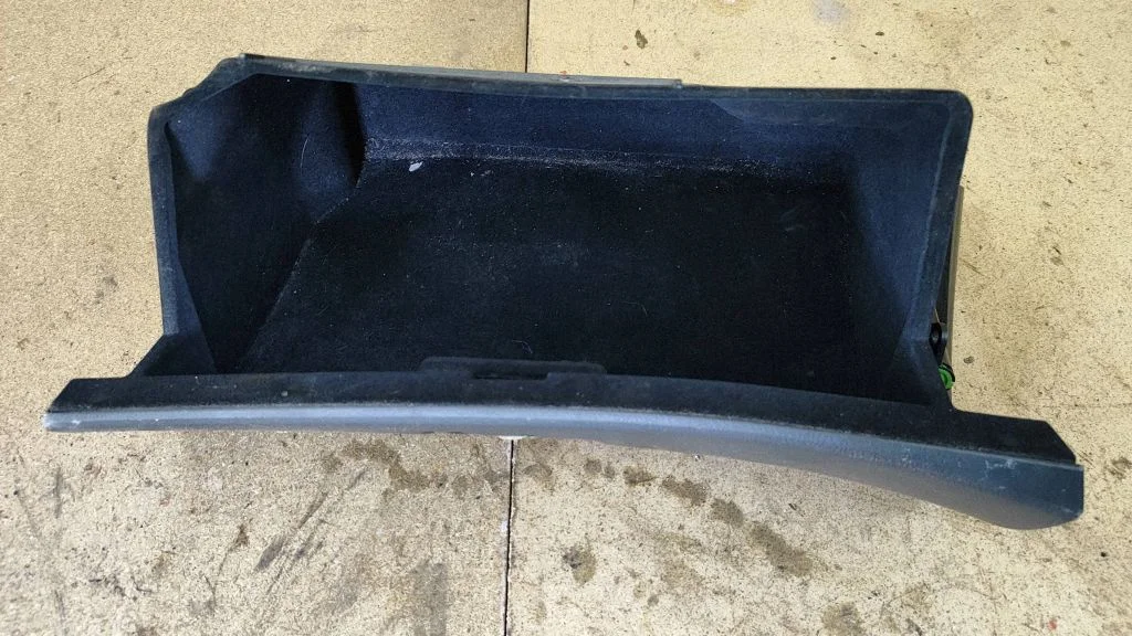 Glove box lid/cover – Toyota Avensis T250 (2006-2009)