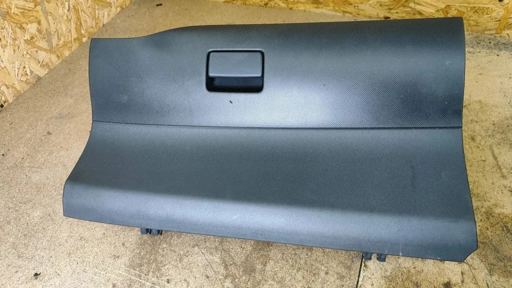 Glove box lid/cover – Toyota Auris 150 (2006-2012)