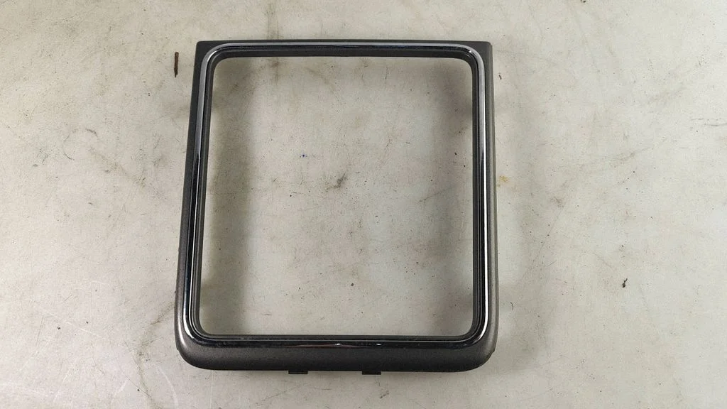Gear shifter surround trim plastic – Opel Vectra C (2002-2005)