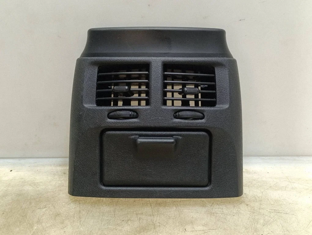 Rear air vent grill – Lexus IS 220D-250-350 (2006-2013)