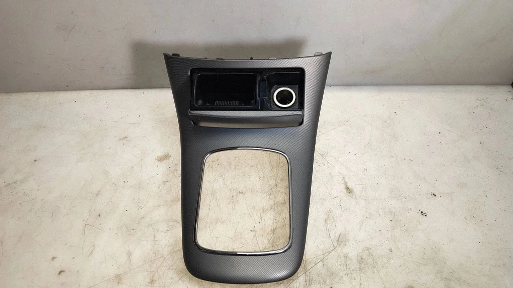 Ashtray (front) – Toyota Avensis T250 (2006-2009)