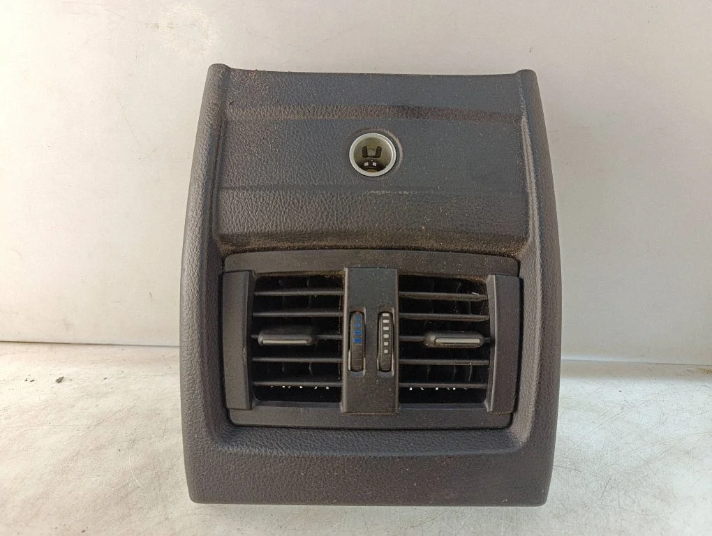 Rear air vent grill – BMW 4 Series F32 F33 (2013-2020)