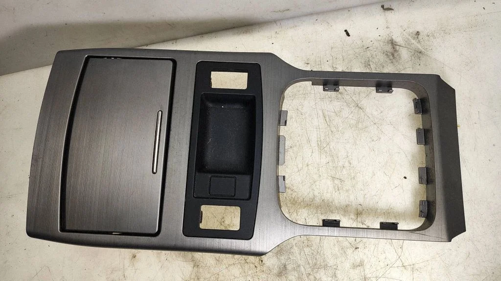 Cup holder front