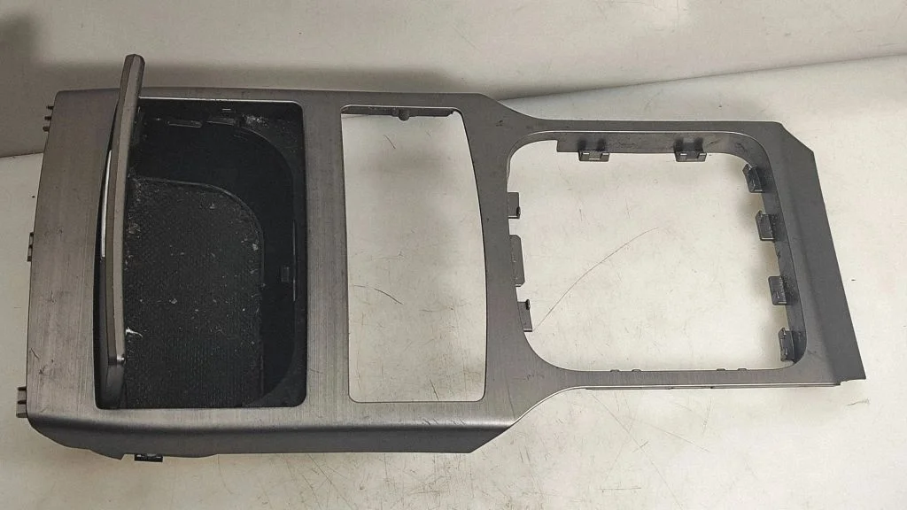 Cup holder front