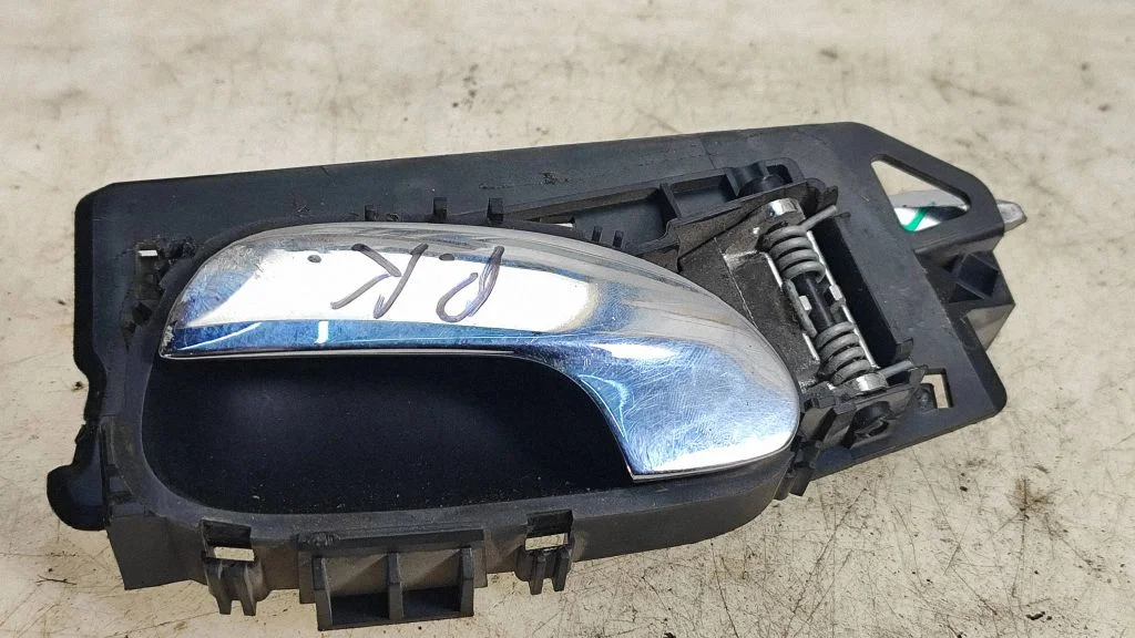 Front door interior handle – Peugeot 307 (2001-2005)