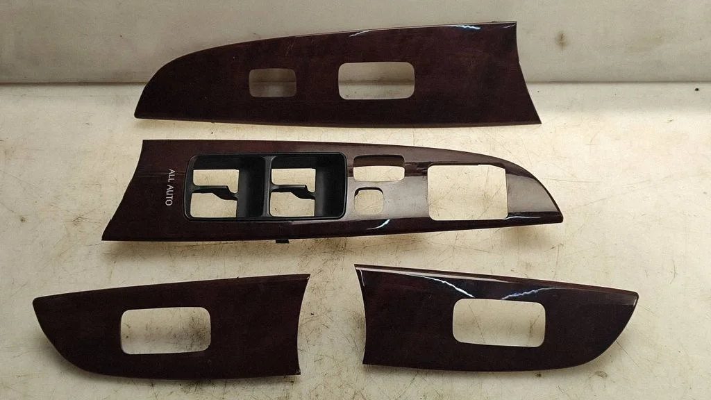 Front door window switch trim – Lexus IS 220D-250-350 (2006-2013)